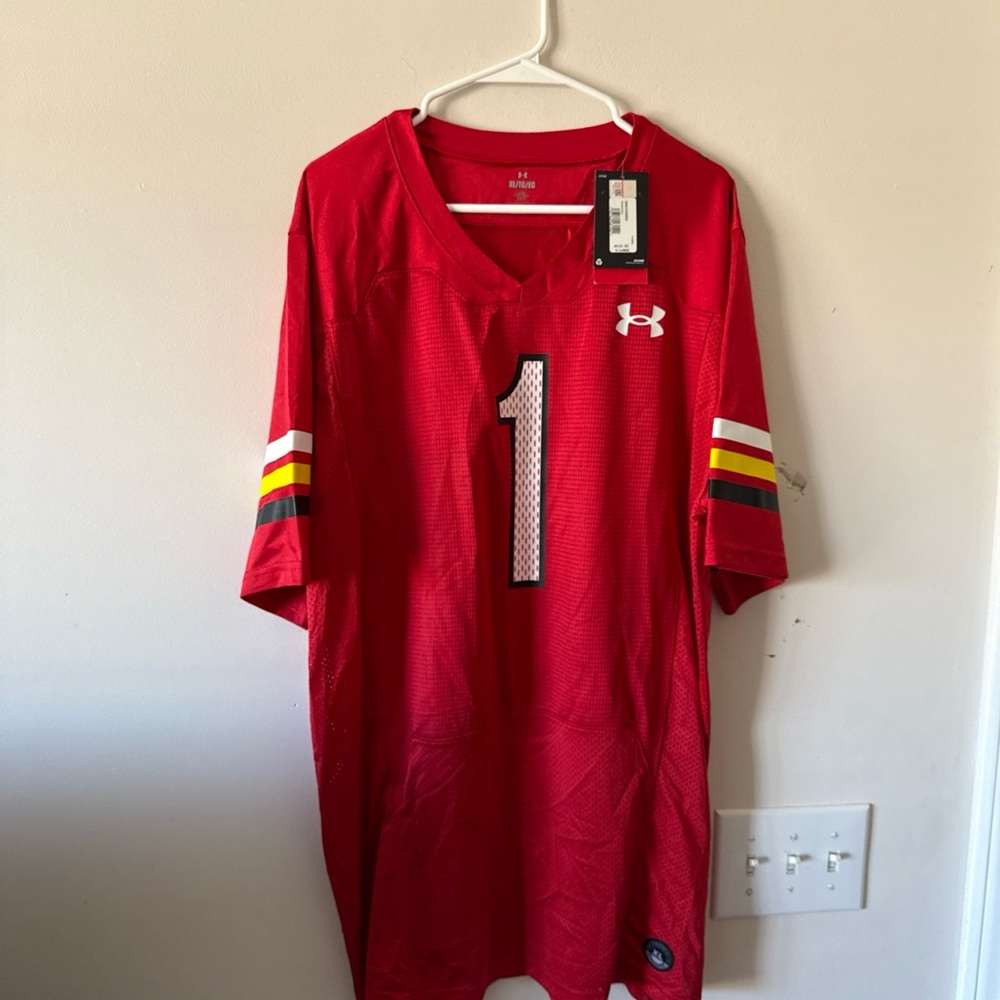 Under Armour Men's Red Jersey with Striped Sleeves - Picture 1 of 7